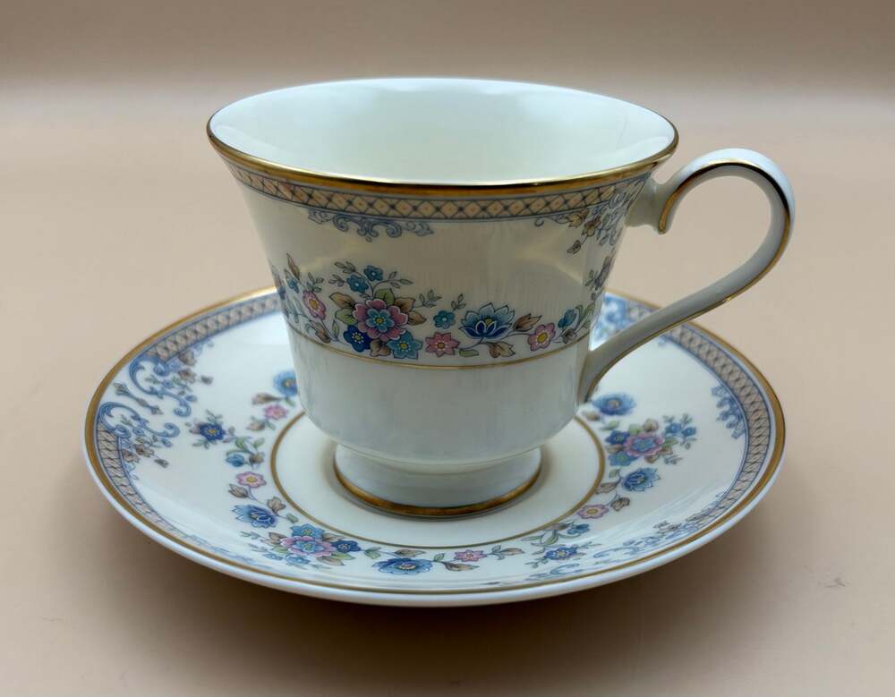 Vintage Minton Avonlea Fine Bone China Tea Cup & Saucer England Gold Trim